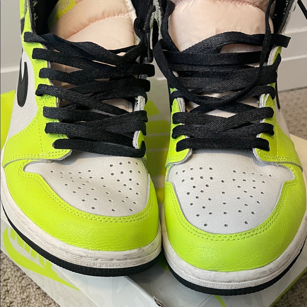 Nike Air Jordan 1 Retro High OG Volt / Black
